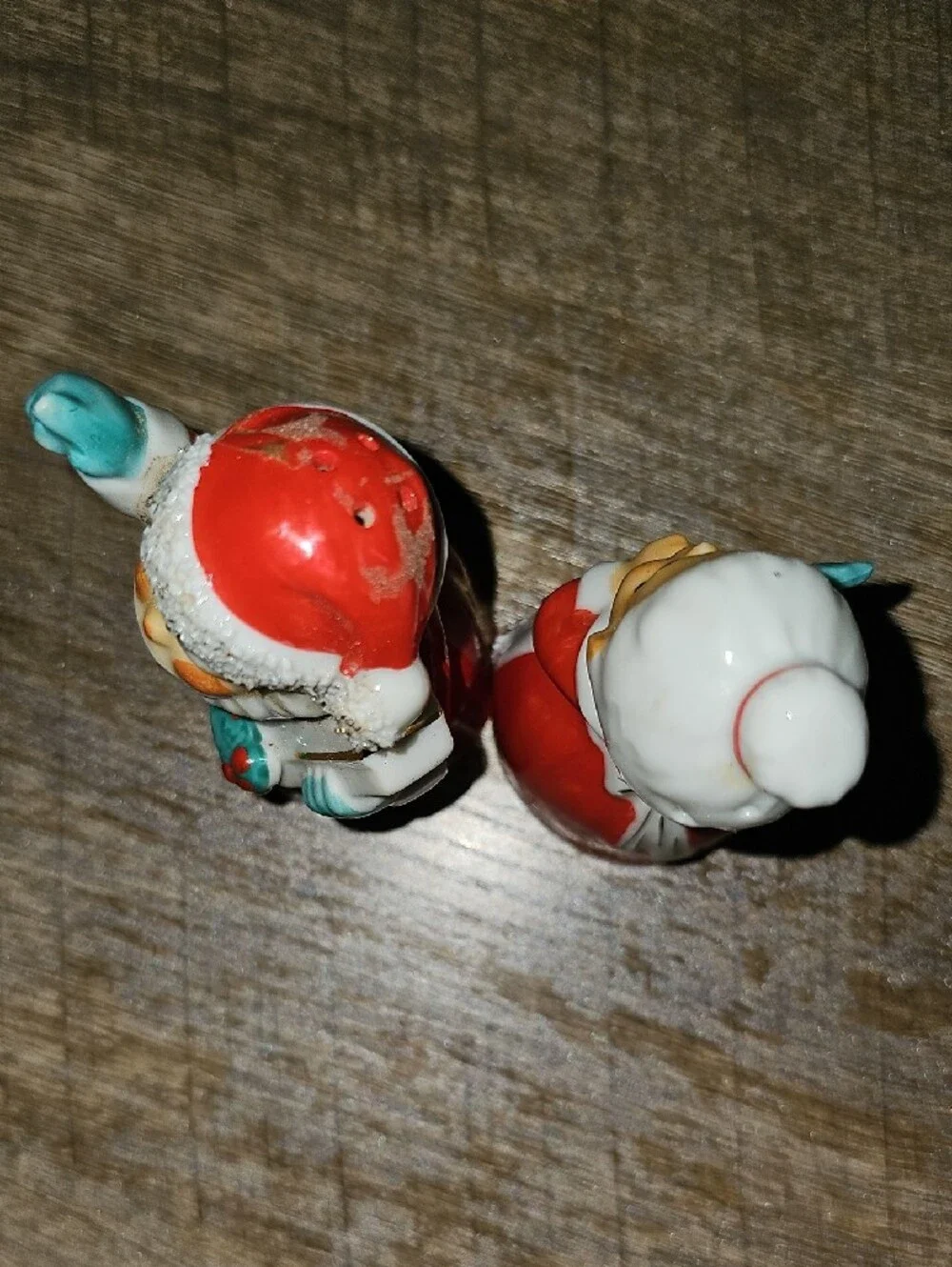 Vintage Ceramic Santa & Mrs. Claus Shakers Set Spaghetti Trim
